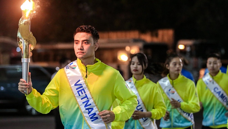 SEA Games 31 torch relay held in Hanoi